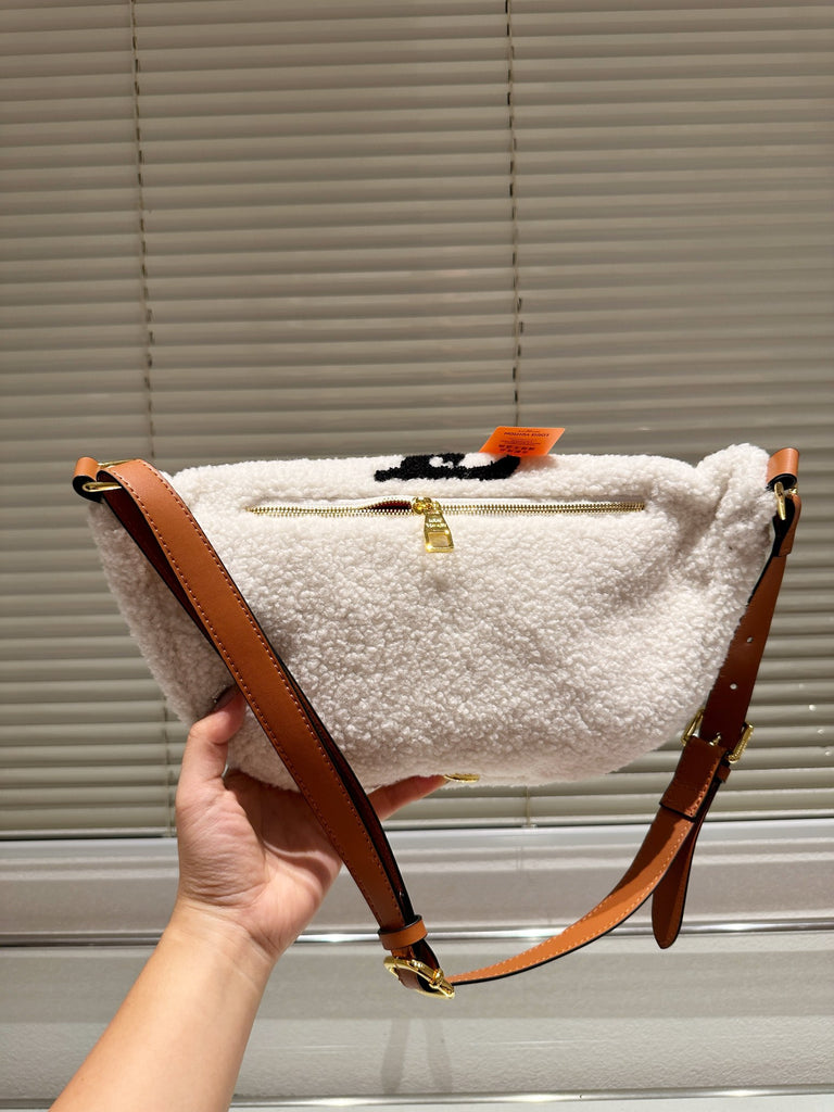 *PRE-ORDER* FLUFFY BUM BAG