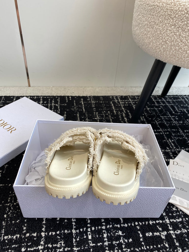 *PRE-ORDER* CREAM SANDALS