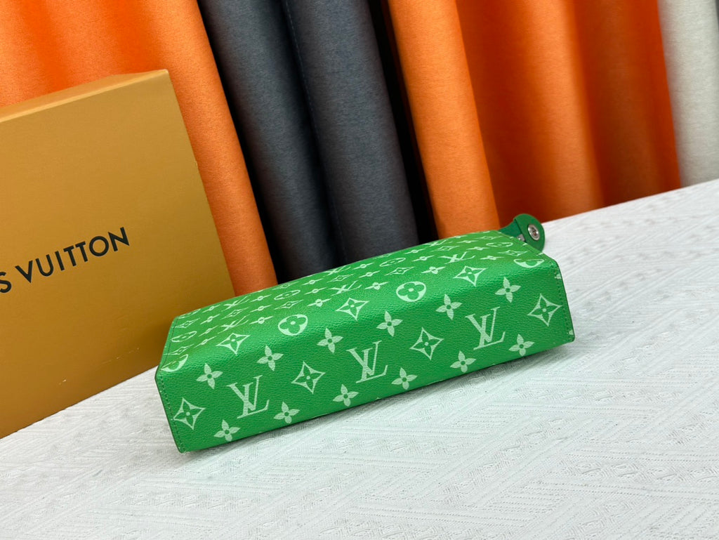 *PRE-ORDER* GREEN CLUTCH BAG