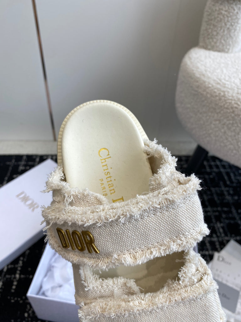 *PRE-ORDER* CREAM SANDALS