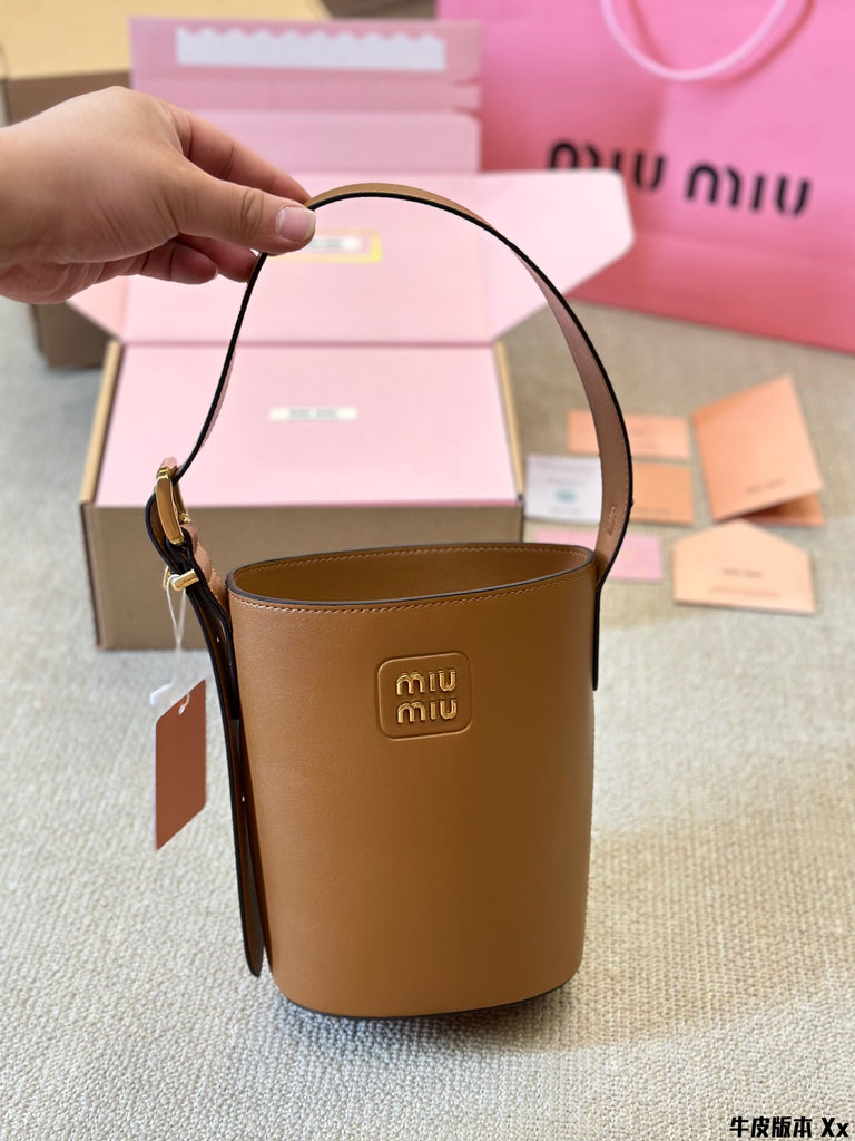 *PRE-ORDER* Chic Bucket Bag