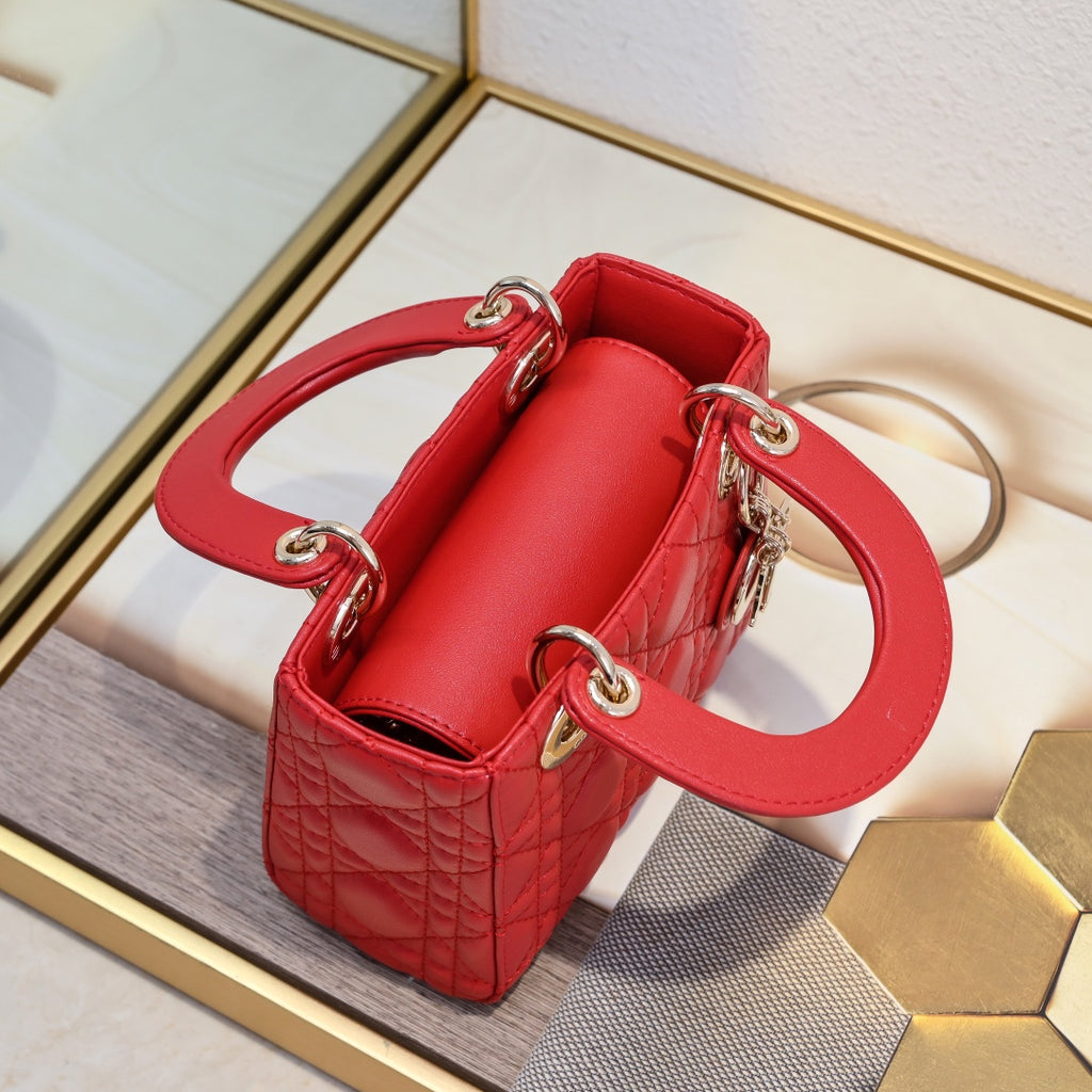 *PRE-ORDER* 17CM RED BAG