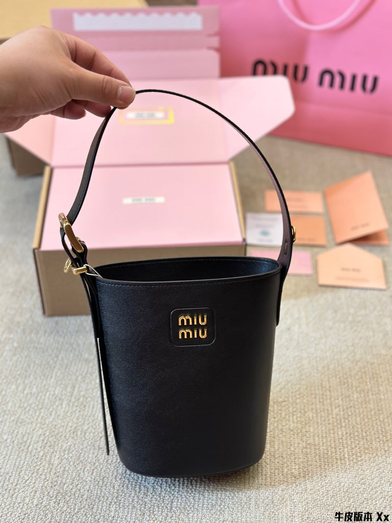 *PRE-ORDER* Chic Bucket Bag